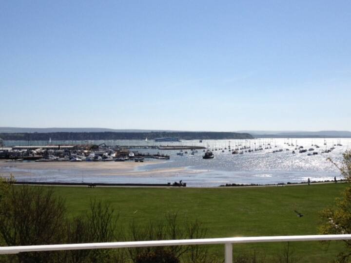 POOLE HARBOUR VIEWS. ONE-BED FULLY FURNISHED APMNT