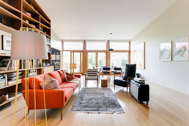 Bright, Modern & Spacious Stunner in Silverlake