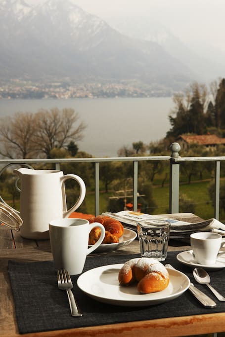 Breakfast watching at the lake
