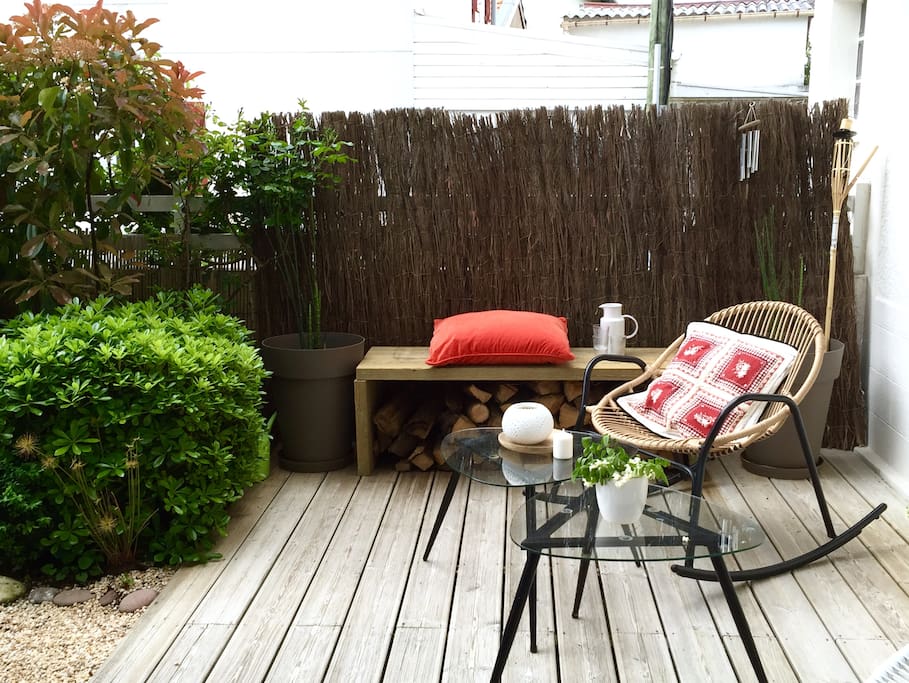 Petit coin détente sur la terrasse, parfait pour l'apéro