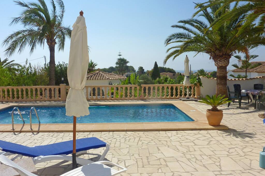 Große Terrasse mit Pool