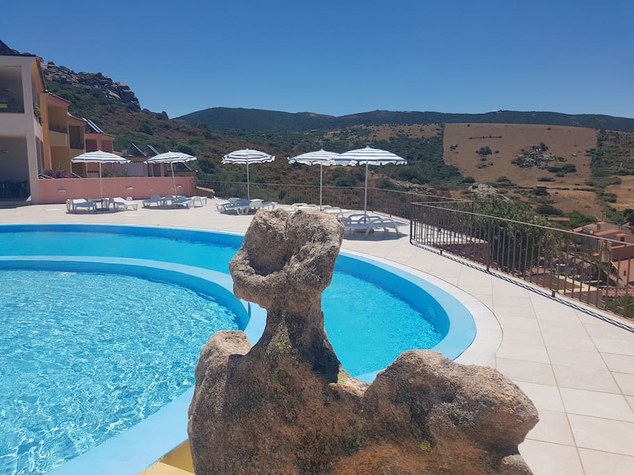 Swimming pool with seaview - piscina con vista mare