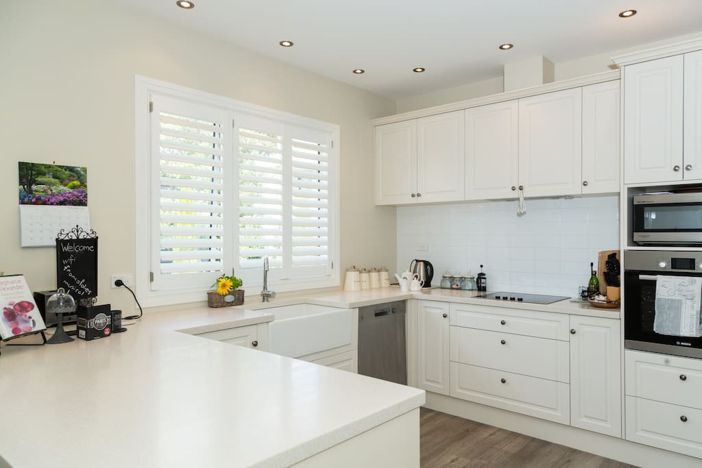 Full size well equipped kitchen with all amenities.