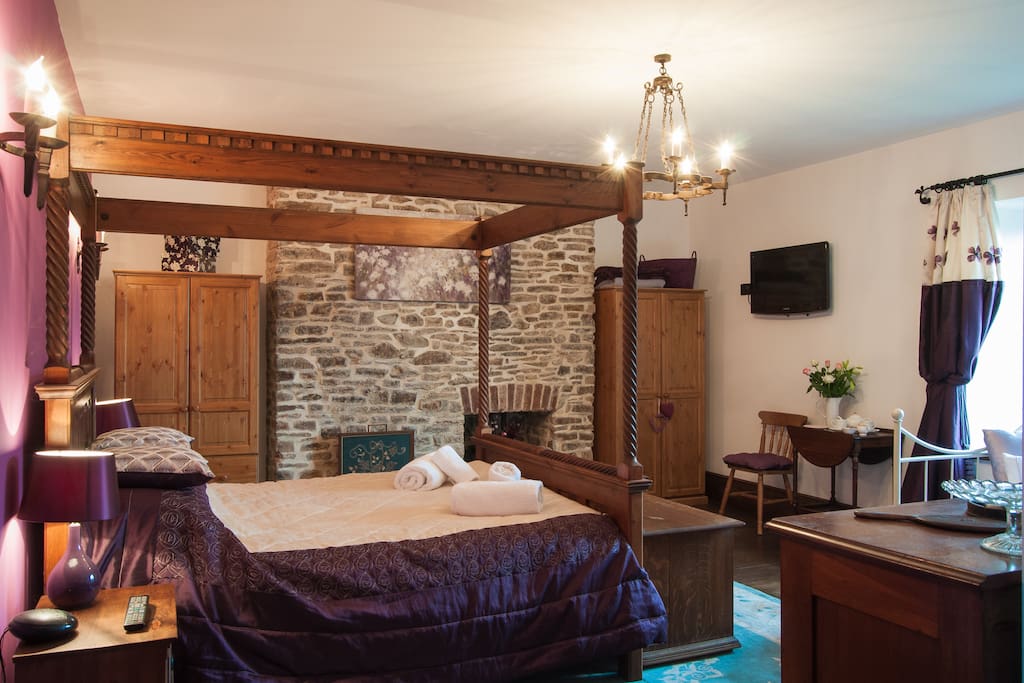 Four poster bed, wall mounted TV, 2 double wardrobes.