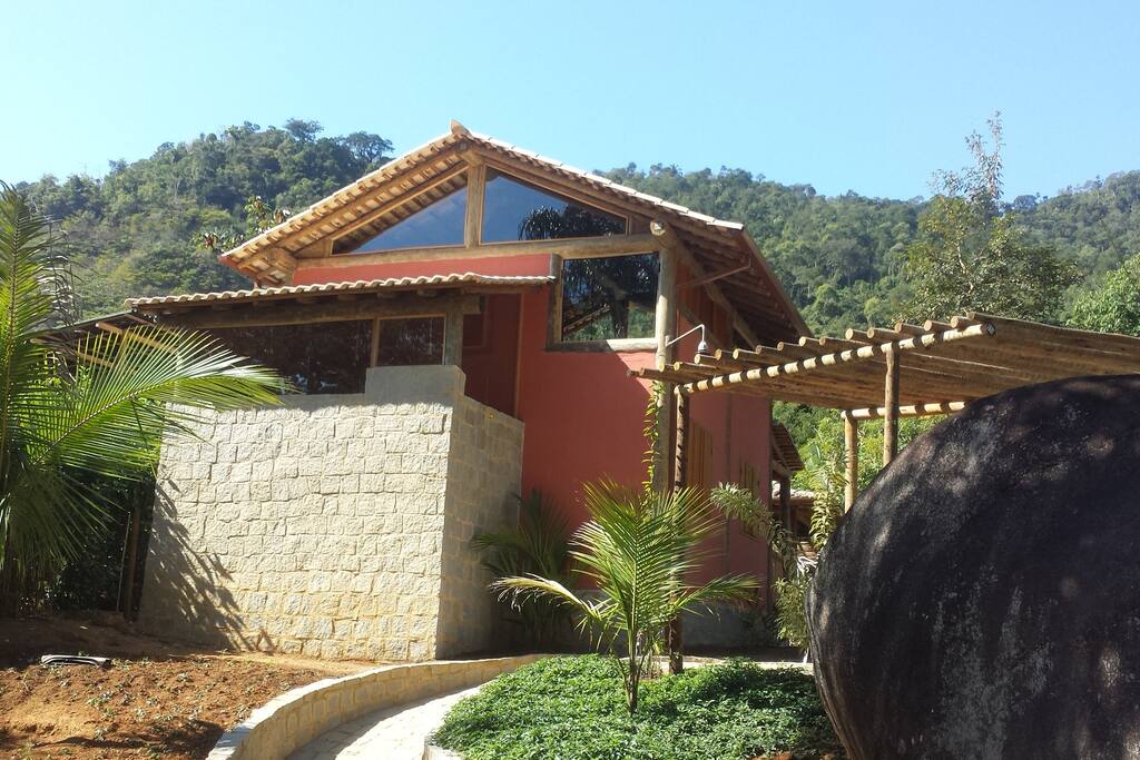 banheiro e chale de lado de fora , outside view bathroom and chalet