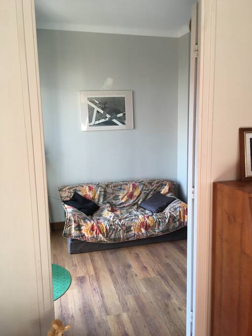 L'accès à la chambre studio depuis l'entrée