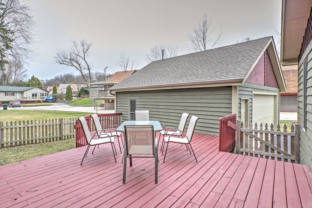 Complete with comfortable patio furniture and a gas grill, the backyard deck is the perfect place to relax and enjoy the company of your traveling companions.