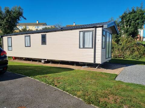 Beautiful 3 bedroom caravan on 5* holiday park.