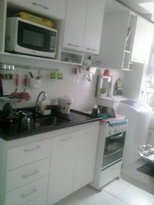 cozinha e área de serviço integradas