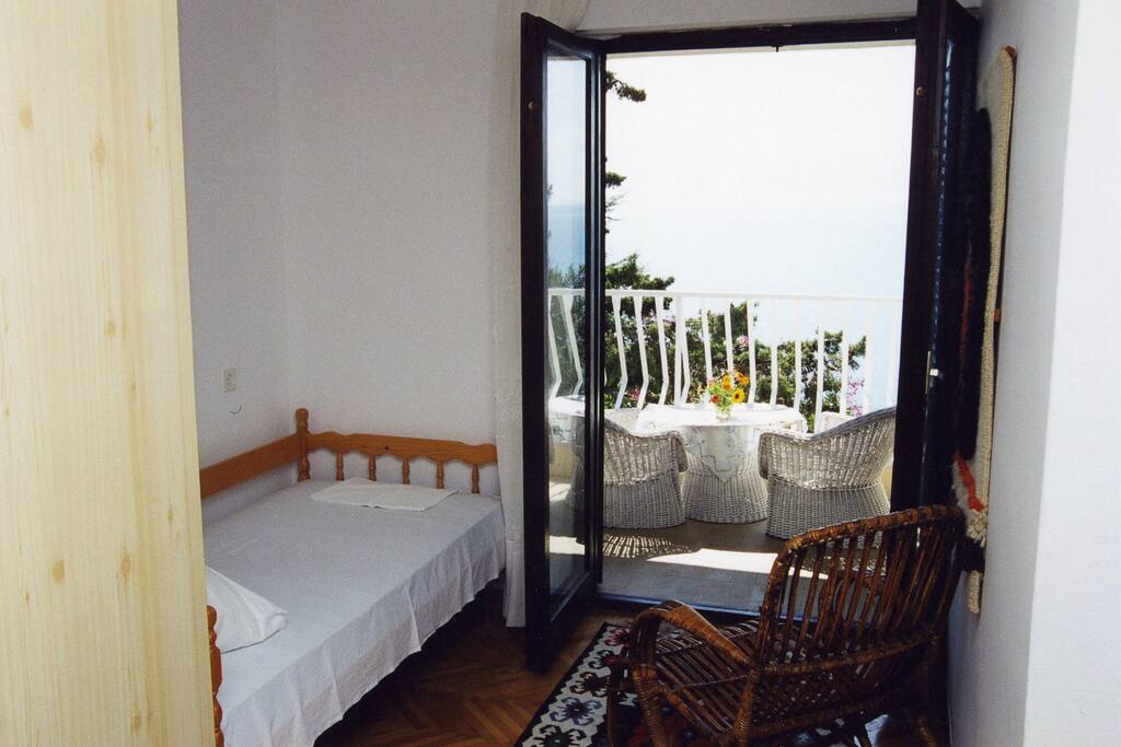 Have breakfast on the balcony with direct sea view