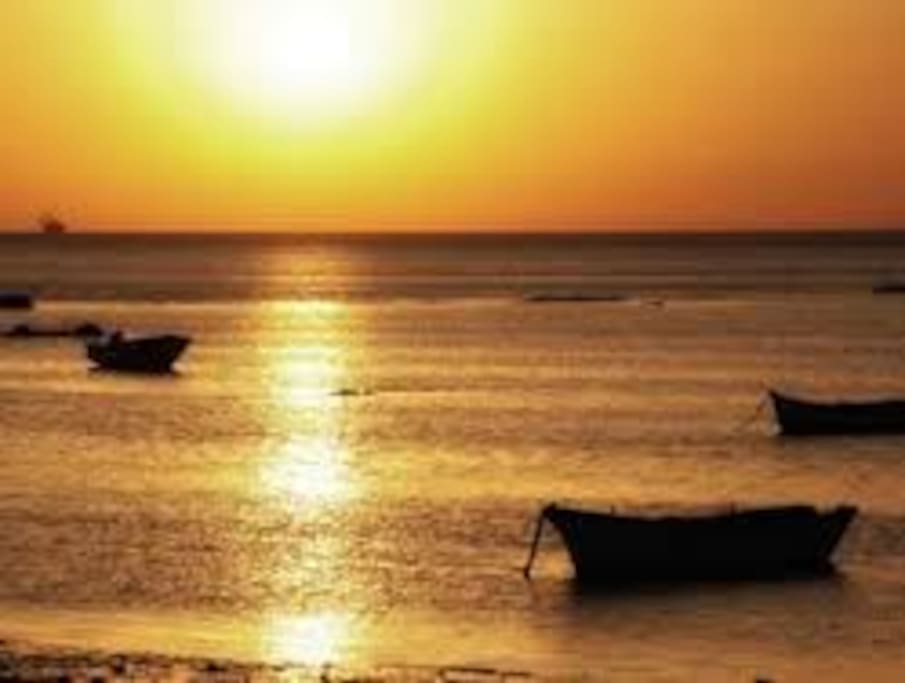 Disfruta de una puesta de Sol espectacular en sus playas