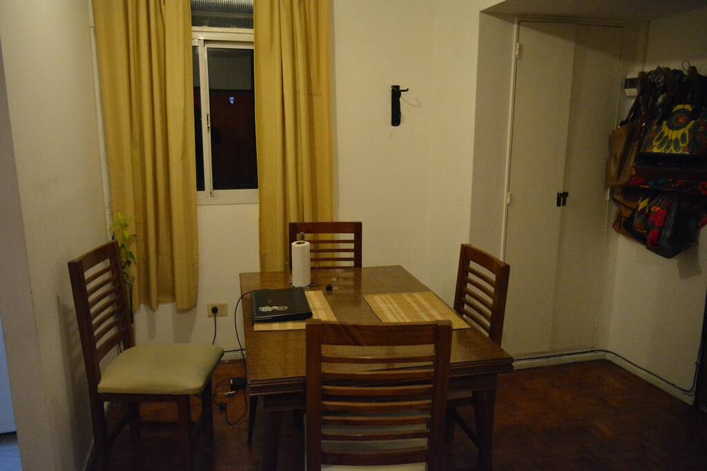 Vista parcial de la sala comedor