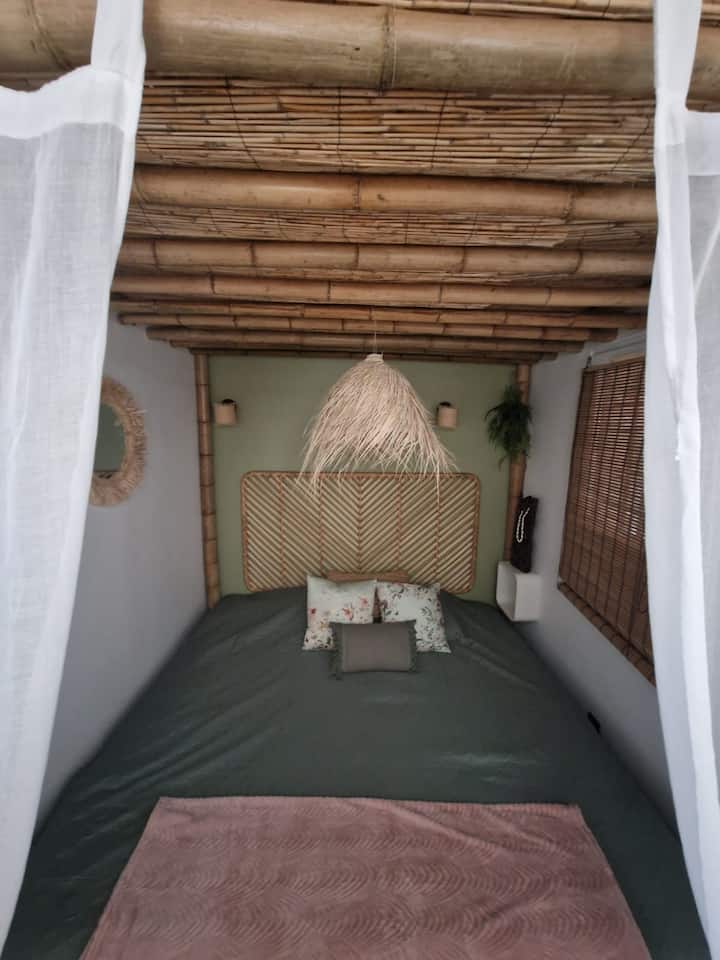 Lit cabane de 220x220 cm