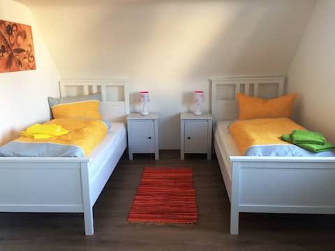 Top Airbnb: Centrally located with 3 bedrooms, U-Bahn, WiFi in Nürnberg