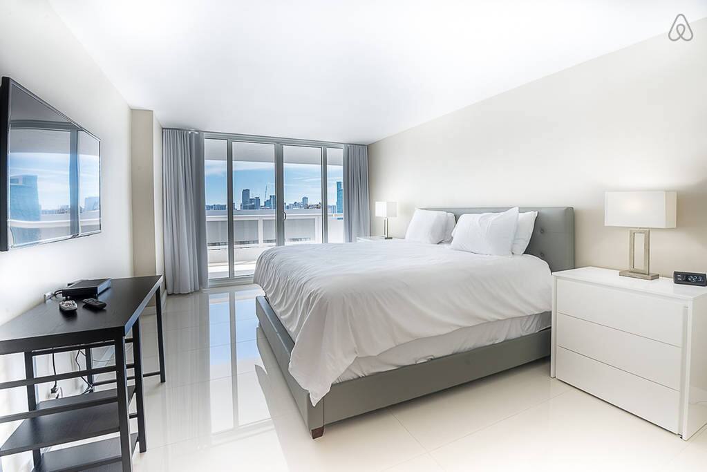 The Grand 3742 | 1bed/1.5bath | Free Valet Parking"
