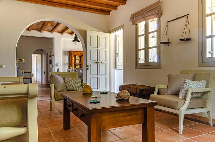 Calmea: Seafront Escape – beachfront gallery image 5