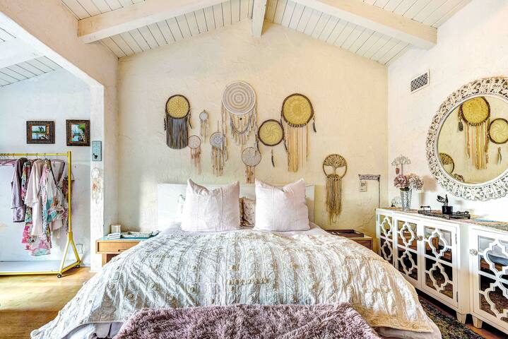 Malibu Retreat Boho Chic House w/Pool, Spa, Nature gallery image 5