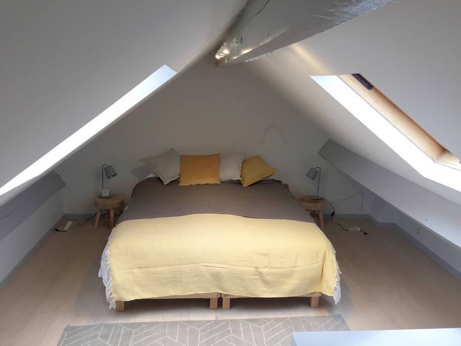 La chambre jaune (mezzanine) en 1 lit double