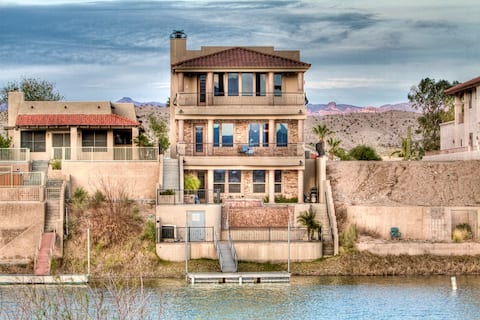 Riverfront Luxury Mansion, Private Pool & Spa