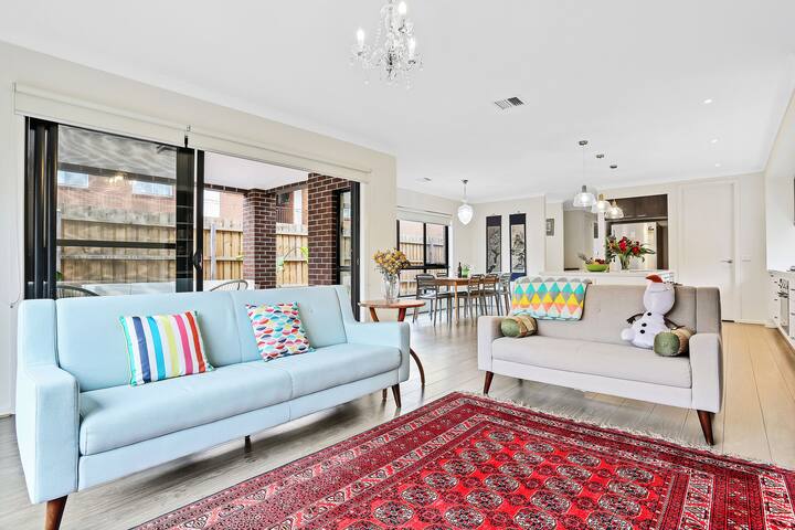 Macpherson Luxe 4BR House by A&J gallery image 3