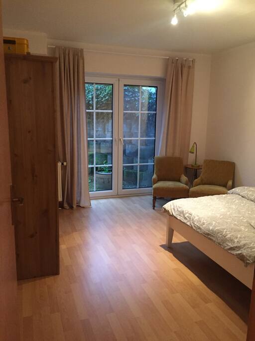 Blick vom Schlafzimmer zur Terrasse
