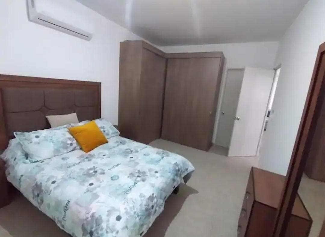 Основна спалня с баня и климатик