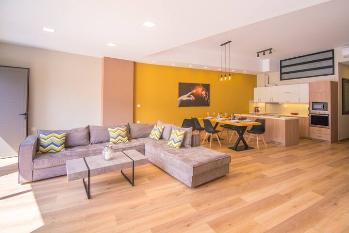 FAMILY luxury apartment gallery image 2