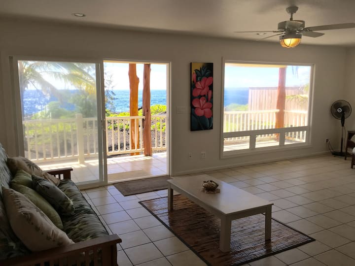 Oceanfront Family Room with Futon