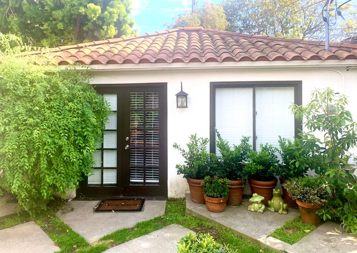 Brentwood Guesthouse - Los Angeles, CA