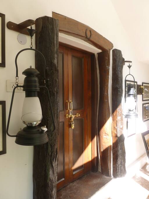 Timber doorway UNIQUE DECOR