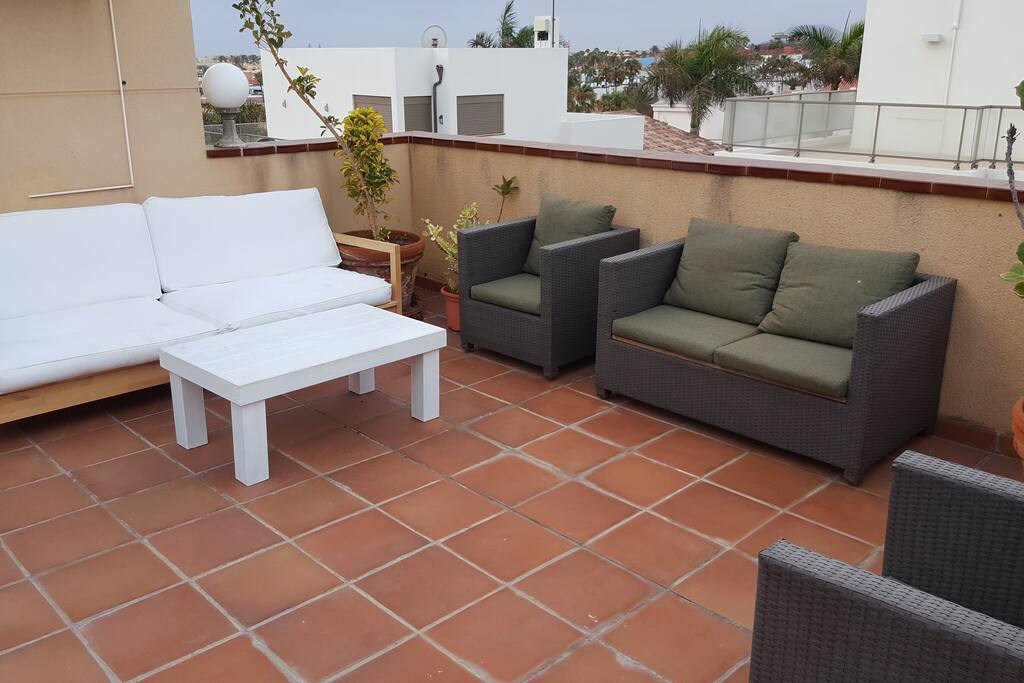 Front terrace (private use). Sun protector!!
Terraza principal para su uso exclusivo. Protección solar recomendada.