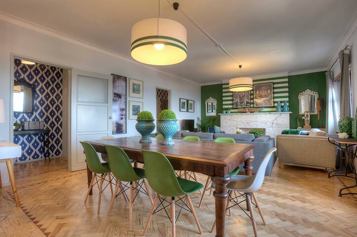 30 guests Upper Class gallery image 3