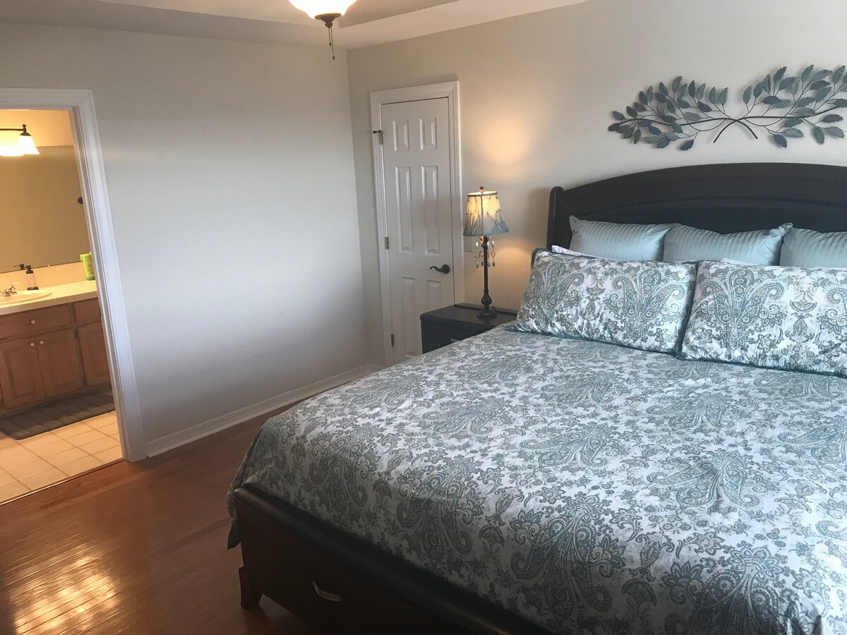 Спалня 5, на горния етаж. Двойка със самостоятелна баня.