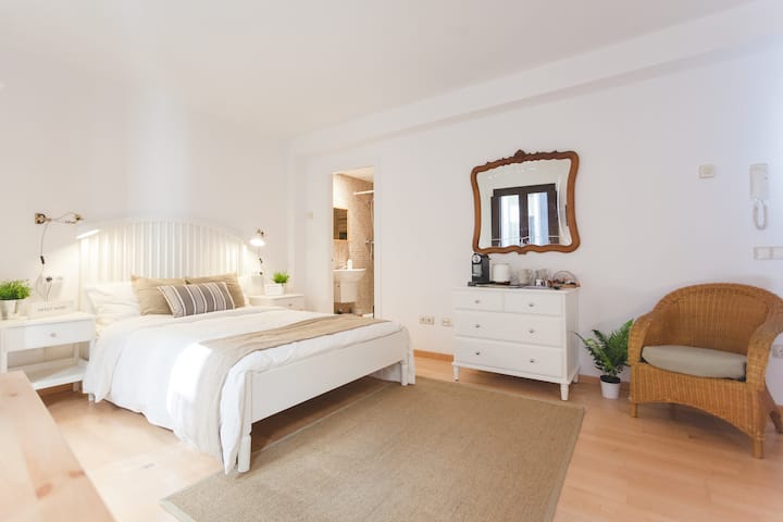 Lovely loft in the Heart Old Town