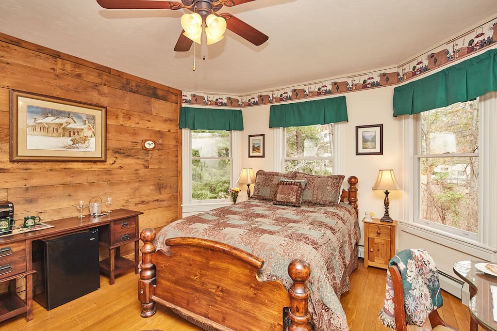 The warm lodge feel of the Chestnut room
