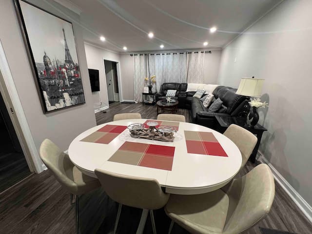 Spacious Step-Free 3BR near Yonge & Steeles