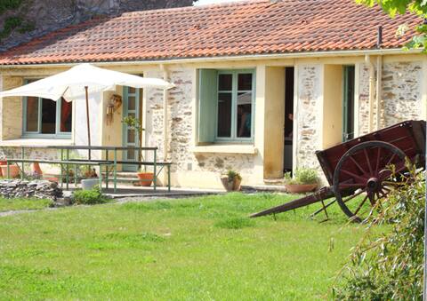 Renovated old farmhouse 15 minutes from the beaches