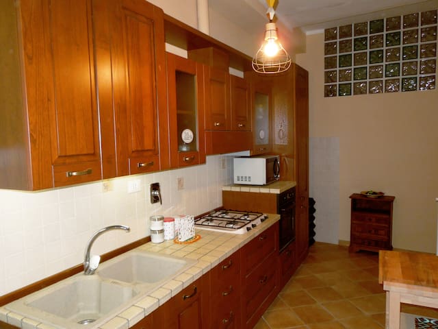 Spacious apartment in the heart of Florence gallery image 4