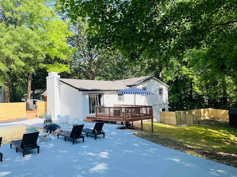 Large home with Separate Apartment & Private Pool