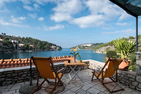 Top Airbnb: Paradise with Beach and stunning sunset views. in Općina Sutivan