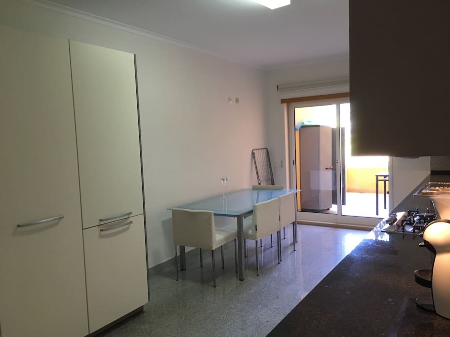 Cozinha / Varanda - Kitchen / Balcony