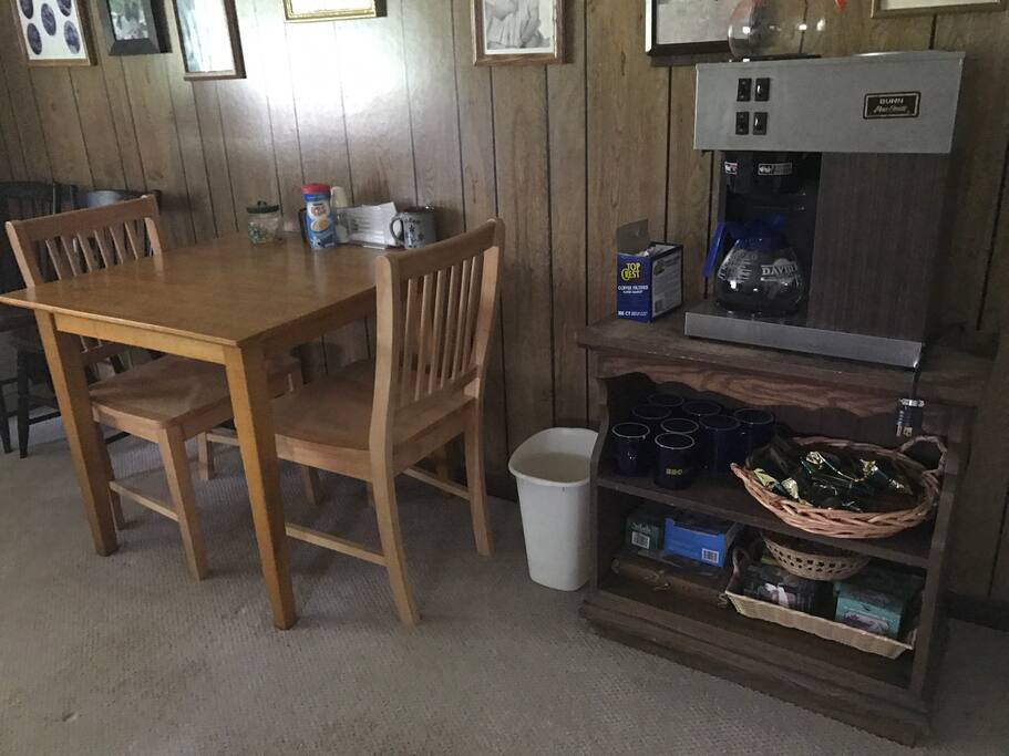 Eating area and coffee bar in the common room.