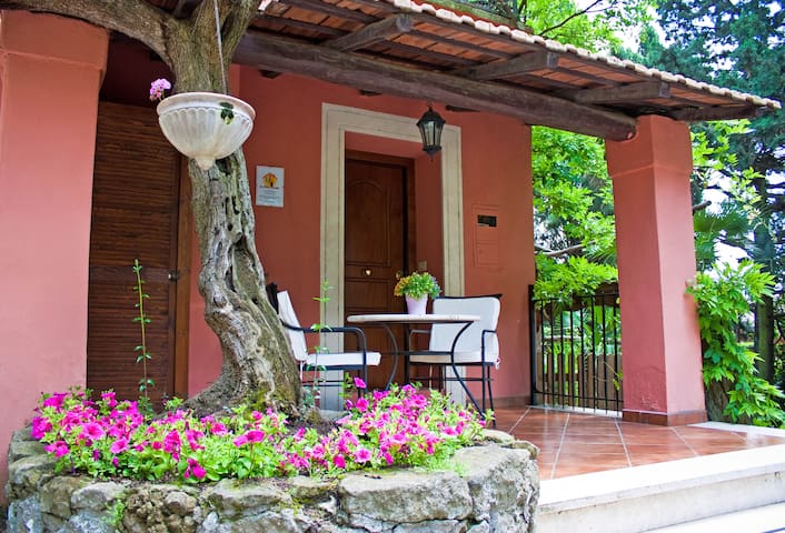 Charming Cottage hill nearby Rome