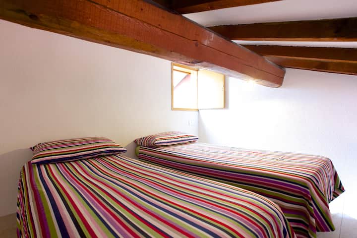 Mezzanine with 2 single beds
