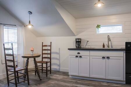 Cozy Backyard Apartment near Magnolia, Baylor