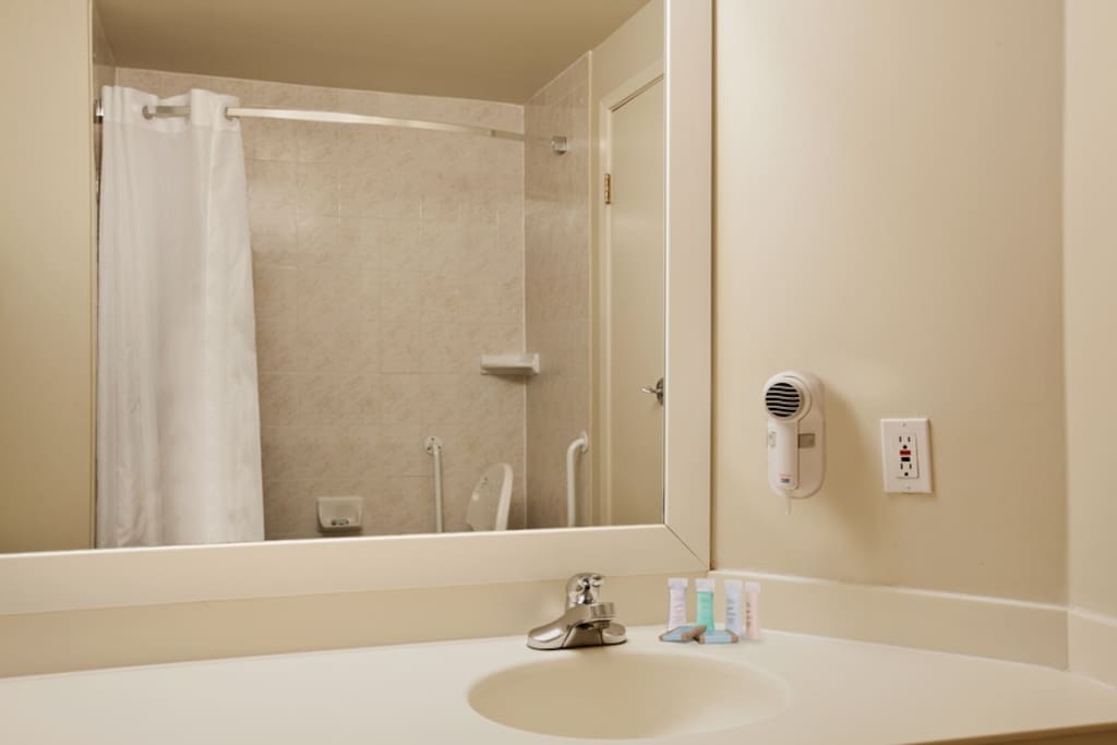 Full bathrooms complete with towels & amenities