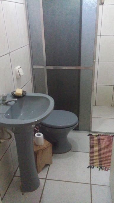 banheiro quarto térreo.