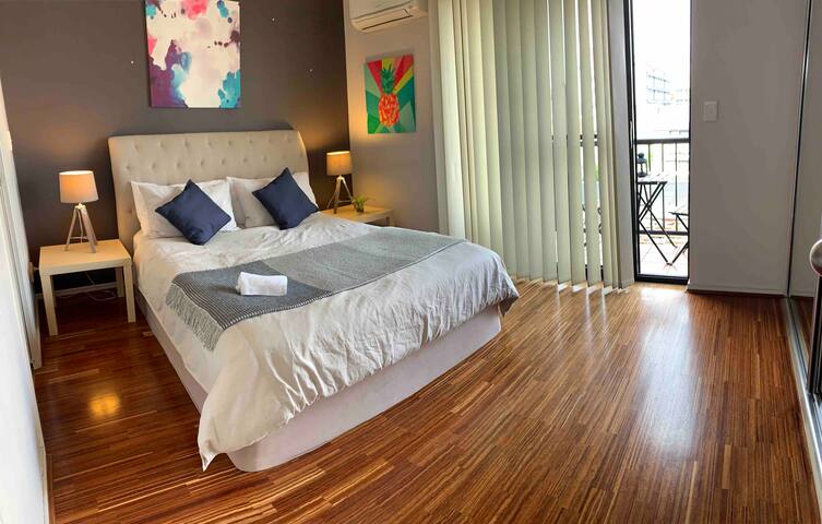 Loft-ensuite bedroom with private balcony & studio