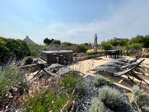 Beautiful House with HOT TUB near the ocean