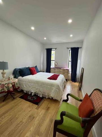 Modern 4BR 2Bath Apt gallery image 5